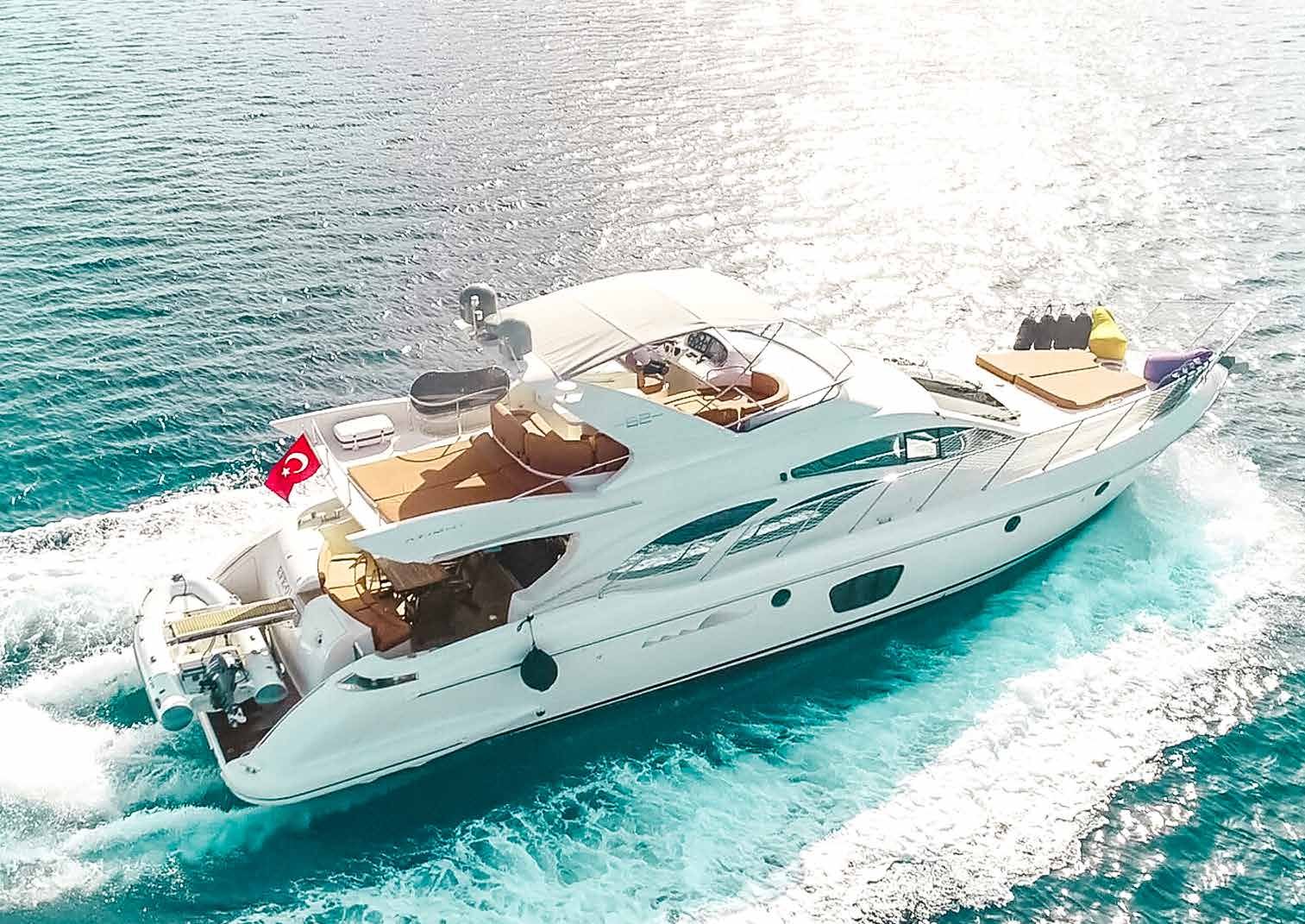 Charter Motor Yacht Azimut 62 Fly